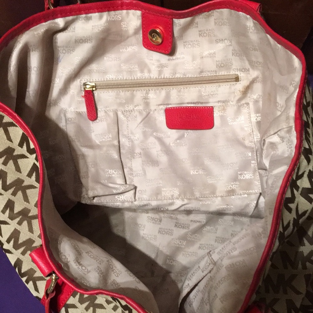 Michael Kors Cream and Red Tote with Elegant Design - Picture 13 of 16